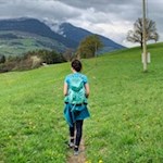 Der-Weg-Nr-10-führt-durch-aussichtsreiche-Wiesen-zum-Fonteklaus