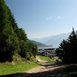 Hinter der Bergstation steigt der Weg kurz an