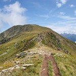 Über den breiten Graskamm auf den Zinseler