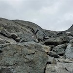 Der Weg führt über Blockwerk