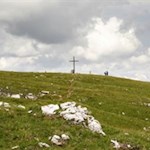 Die letzten Meter zum Gipfelkreuz des Zwölferkofel