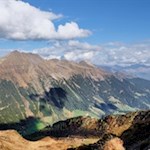 Gipfelblick von der Zunderspitze auf die gegenüberliegende Wetterspitze und die Telfer Weißen