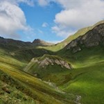 Über abgeschiedene Grashänge zum Wilden See