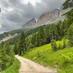 Wandern am Fuße des Rosengarten