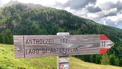 Der Abstieg vom Staller Sattel ist mit 50 Minuten ausgeschildert