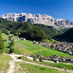 Malerischer-Ausblick-auf-den-Sellastock-und-Wolkenstein
