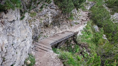 Over secured passages to Sorapis lake
