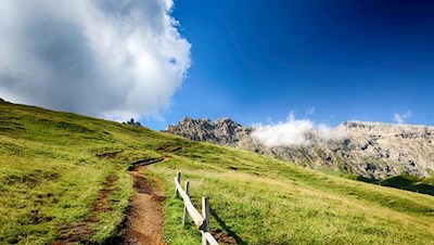 Im zunächst sanften Anstieg nähern wir uns der Rosszahnscharte