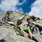 Die letzten Anstiegsmeter auf den Kreuzkofel führen über reichlich Blockwerk