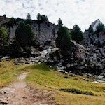 Im Hintergrund taucht bereits die Heilig-Kreuz-Kapelle auf