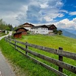 Teile der Wanderung folgen asphaltierten Wegen