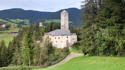 Seit dem 12. Jahrhundert wacht Schloss Welsperg über Welsberg