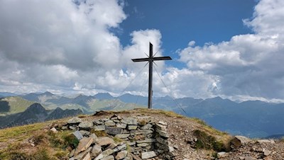 Das schlichte Gipfelkreuz des Gaishörndl
