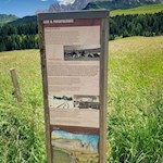 Der Weg zur Laranzer Schwaige wird von interessanten Infotafeln gesäumt