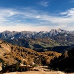 Blick auf den Peres, die Enneberger Dolomiten und den Pares