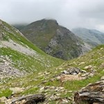 Der-serpentinenförmige-Anstieg-über-den-Gipfelaufbau-des-Wolfendorn-gerät-in-unser-Blickfeld