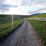 Im Schein der untergehenden Sommersonne zurück zum Parkplatz Kasereck