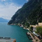 Weithin sichtbar: das markante Ponale Kraftwerk in Riva