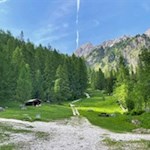 Behind the Pisciadu waterfalls the path becomes narrower and steeper