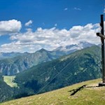 Auf dem Sattelberg öffnet sich eine schöne Sicht