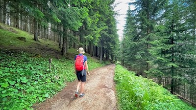 In ebener Querung zur Schafstallhütte