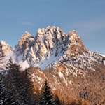 Die linden Strahlen der Wintersonne bringen die Cirspitzen zum Leuchten
