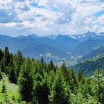 Die Wanderung zur Hühnerspielhütte eröffnet malerische Ausblicke