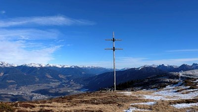 Ellener Kreuz mit Blick auf den Brunecker Talkessel