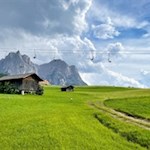 Der Marinzenlift vor der malerischen Kulisse des Schlern