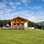 Glatsch-Alm-mountain-hut-Val-di-Funes-valley
