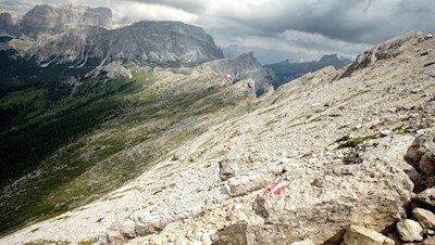 Il sentiero che risale il Setsas è ben segnalato