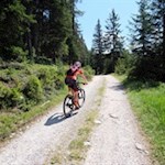 Auch Mountainbiker suchen die Brunnerwiesen Alm auf