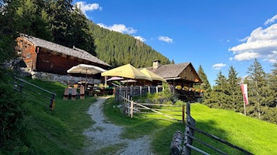 Die gemütliche Bergeralm oberhalb von Antholz-Mittertal