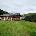 Kreuzwiesenhütte-auf-der-Kreuzwiesenalm