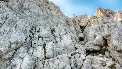 Die Wanderung zur Vajolethütte führt über einen seilgesicherten Felsrücken