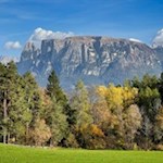 Unterwegs öffnen sich malerische Ausblicke auf den Schlern