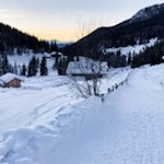 Während der Abfahrt eröffnen sich malerische Ausblicke