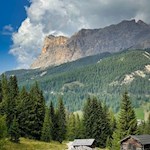 Vor der Kulisse des Heiligkreuzkofel zurück nach St. Kassian