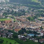 Unterwegs erschließen sich malerische Ausblicke auf die Bischofsstadt