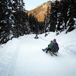 Vergnügliche Abfahrt auf der Rodelbahn Tschantschenon