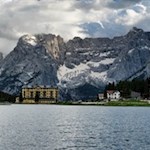 Vista della pittoresca estremità meridionale del lago di Misurina