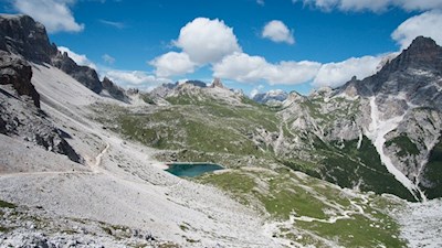 Finally, the hiking path 101 leads in gentle traverse to the Rifugio delle Tre Cime di Lavaredo moutain hut
