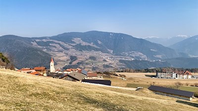 Der Rundweg Spinges öffnet schöne Ausblicke