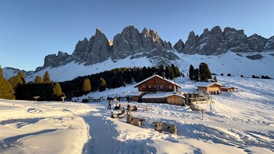 Winteridylle-auf-der-Geisleralm