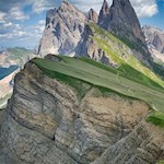 The Odle peaks towering to the side are a popular photo motif