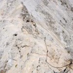 Die seilgesicherte Passage kurz vor dem Gipfelkreuz erfordert Trittsicherheit