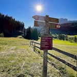 The hike to the Pralongia is well signposted