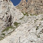 Seilsicherungen erleichtern den Anstieg durch das Bärenloch