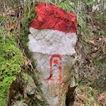 Der Römerweg ist mit einem Meilenstein ausgeschildert