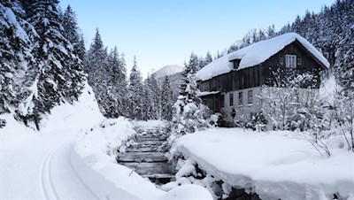 Die Wanderung zum Wildbad Innichen führt durch eine idyllische Winterlandschaft